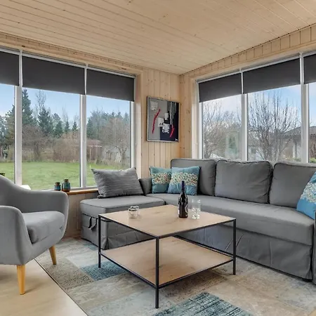 1 Bedroom In * Hojby